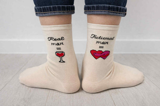 🍷 Чорапи "Real Man vs. Fictional Man" – Защото истината е в книгите